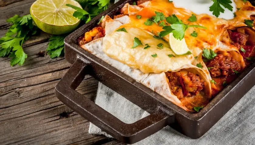 Prosty przepis na enchiladę drobiową, która zachwyci Twoich gości
