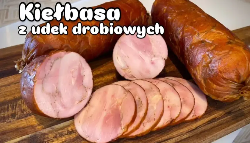 Kiełbasa z udek kurczaka w butelce - prosty przepis na smaczną przekąskę