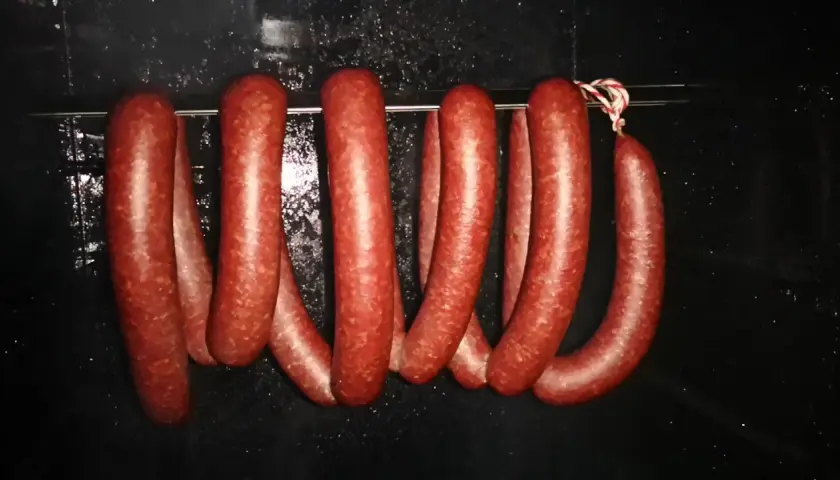 Jak zrobić kiełbasę z baraniny i wieprzowiny – prosta receptura krok po kroku