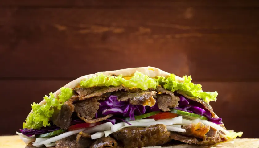 Czy baranina w kebabie to prawdziwe mięso? Co kryje się w składzie?