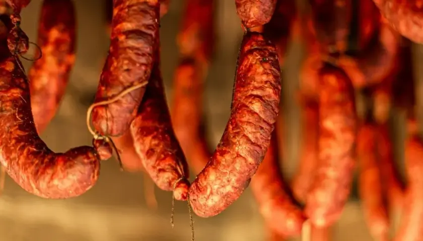 Jak długo wędzić kiełbasę, aby uzyskać idealny smak i aromat?