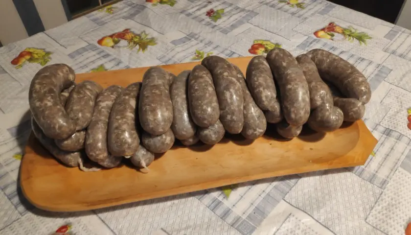 Biała kiełbasa jak zrobić - prosta receptura na domowe smaki