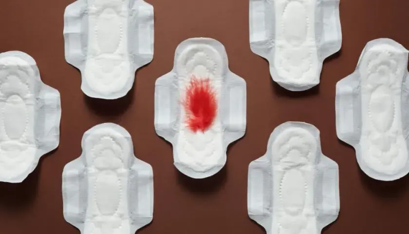 Skrzepy jak wątróbka - co oznaczają i kiedy warto się martwić?