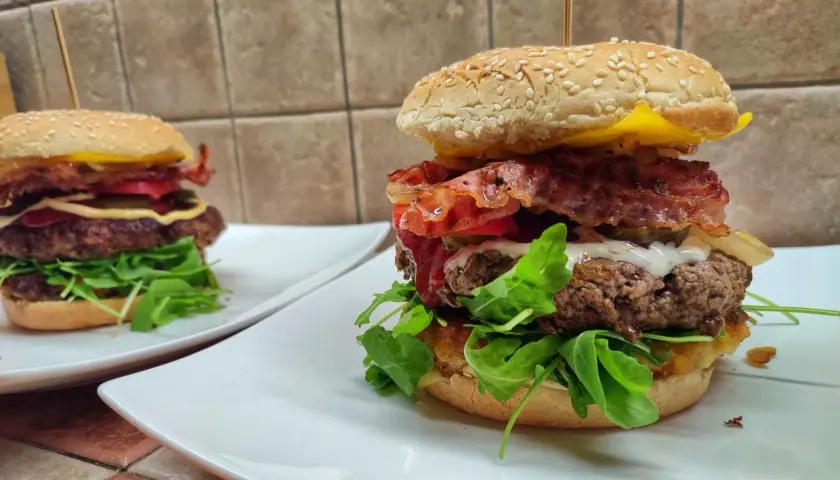 Jaka wołowina na burgery? Odkryj najlepsze kawałki dla smaku