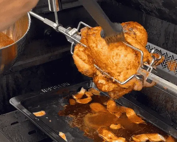 Idealny kurczak na rożnie: mistrz grillowania zdradza sekrety perfekcyjnego nabicia