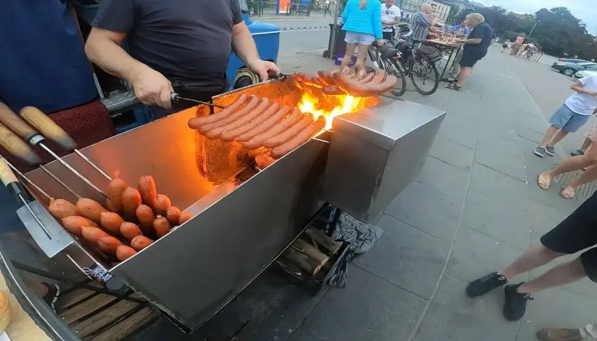 Kiełbasa z Nyski w Krakowie - historia, miejsca i smak, którego nie zapomnisz