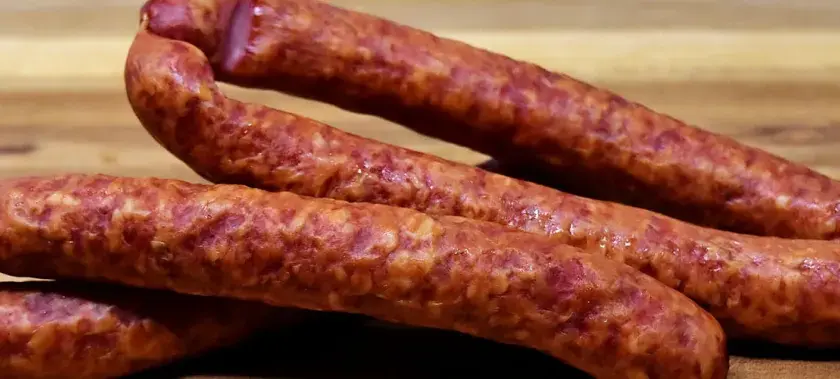 Kiełbasa zwyczajna kcal – ile kalorii ma popularna kiełbasa?