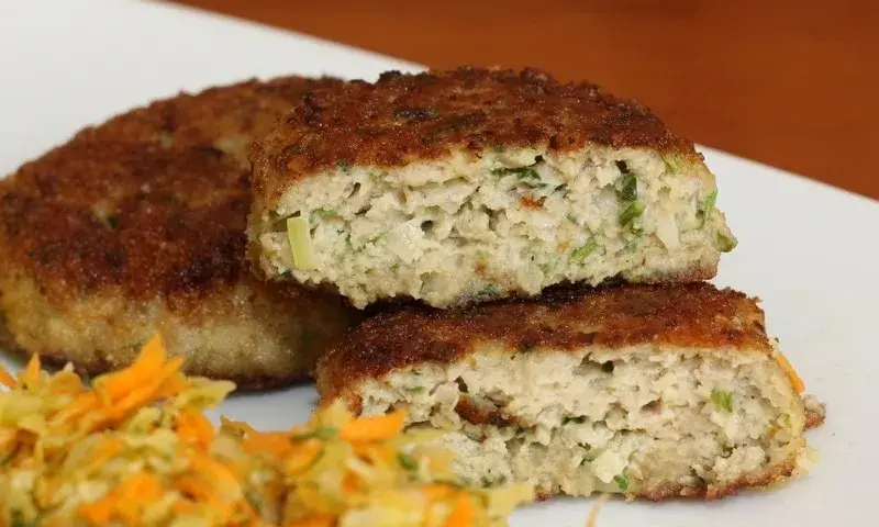 Jak zrobić kotleta z kurczaka: przepis krok po kroku + porady