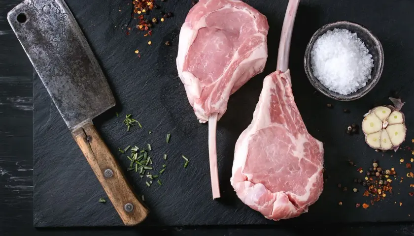 Czym doprawić cielęcinę, aby zachwyciła smakiem i aromatem?