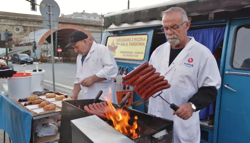 Kiełbasa z niebieskiej nyski – smak, historia i opinie Krakowa