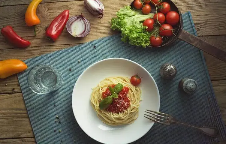 Jakie przyprawy do spaghetti, aby nadać mu wyjątkowy smak?