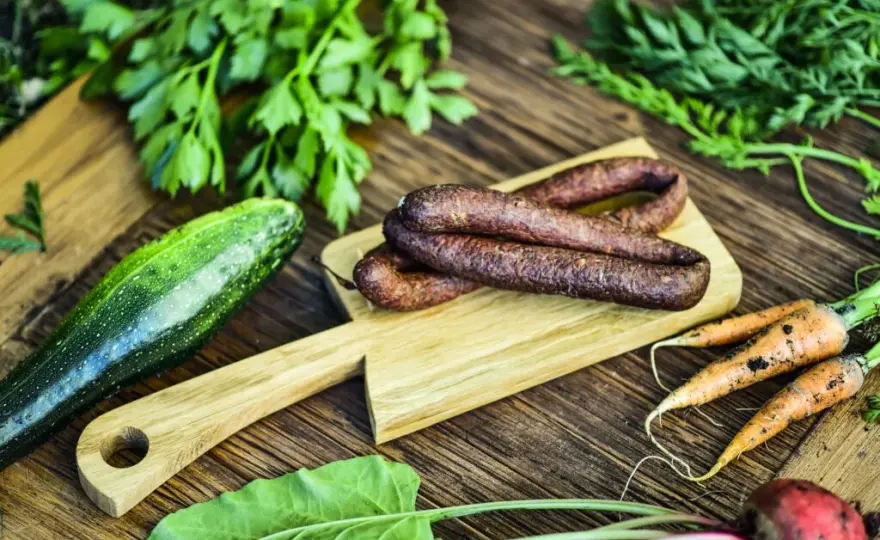 Kiełbasa na keto: jak wybrać zdrowe i smaczne opcje bez węglowodanów