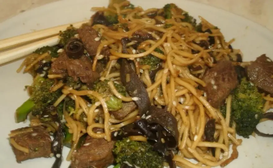 Pyszna wieprzowina w sosie teriyaki - proste przepisy i porady kulinarne