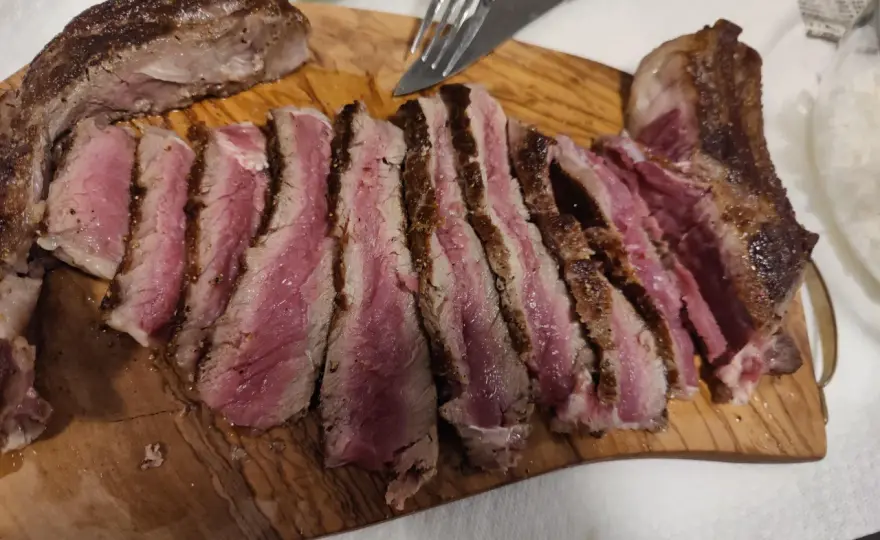 Idealna temperatura steka medium rare - osiągnij perfekcję!