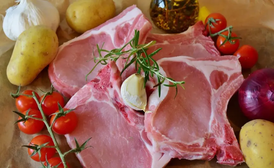 Mięso nastrzykiwane wodą - Jak nie dać się oszukać w sklepie?