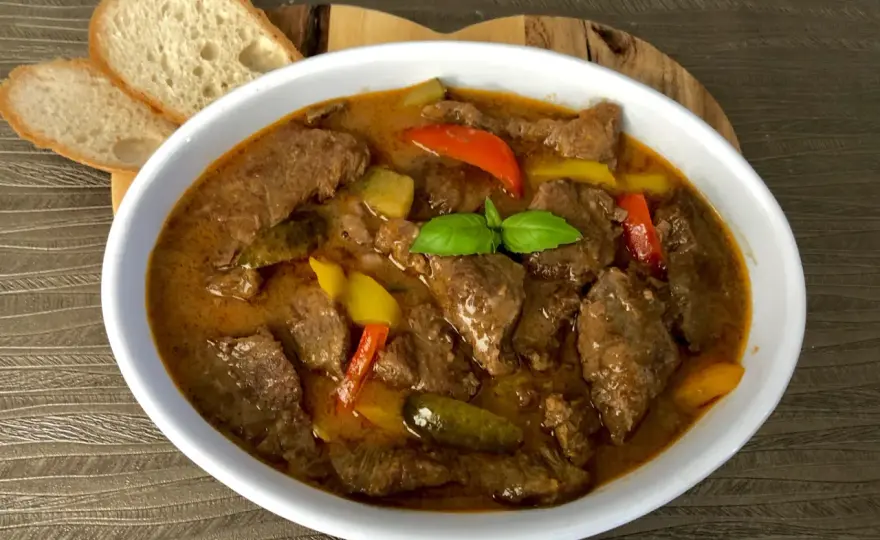 Idealna wołowina na strogonowa: sekretne triki mistrzów kuchni