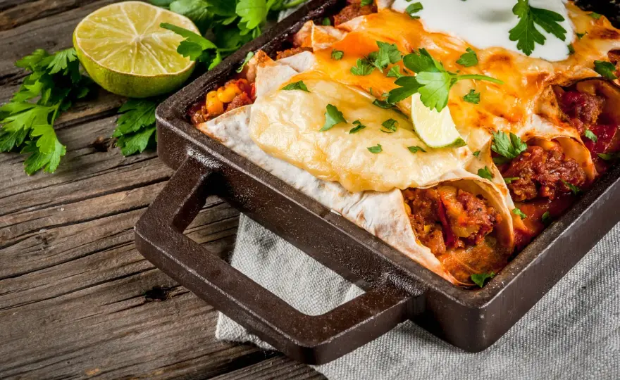 Prosty przepis na enchiladę drobiową, która zachwyci Twoich gości