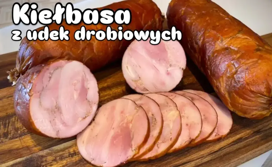 Kiełbasa z udek kurczaka w butelce - prosty przepis na smaczną przekąskę
