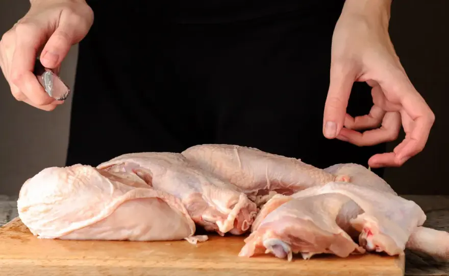 Porcjowanie kurczaka - rzeźnicze triki dla oszczędności