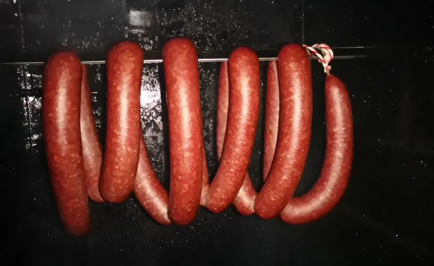 Jak zrobić kiełbasę z baraniny i wieprzowiny – prosta receptura krok po kroku