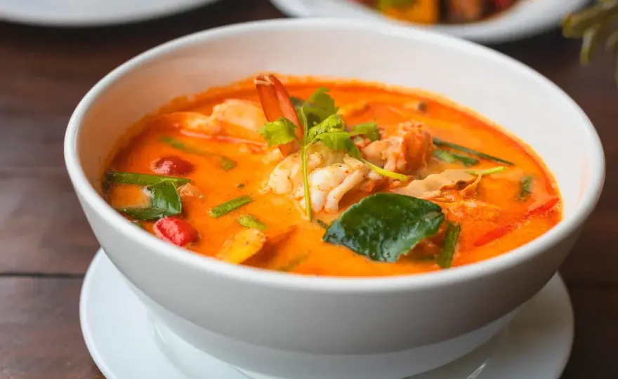 Brak liści kaffiru? Najlepsze zamienniki i plan ratunkowy dla curry