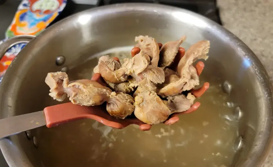 Żołądki drobiowe twarde? Jak ugotować je miękkie i delikatne