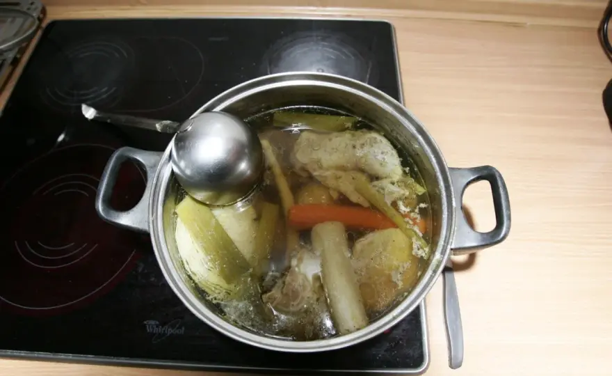 Mięso z rosołu - 5 pomysłów na pyszne dania zero waste