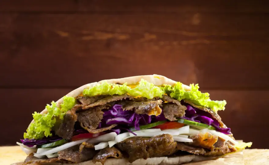 Czy baranina w kebabie to prawdziwe mięso? Co kryje się w składzie?