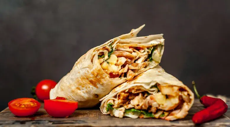 Shoarma z kurczaka co to? Odkryj jej smak i prosty przepis