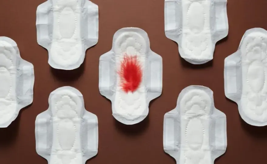 Skrzepy jak wątróbka - co oznaczają i kiedy warto się martwić?