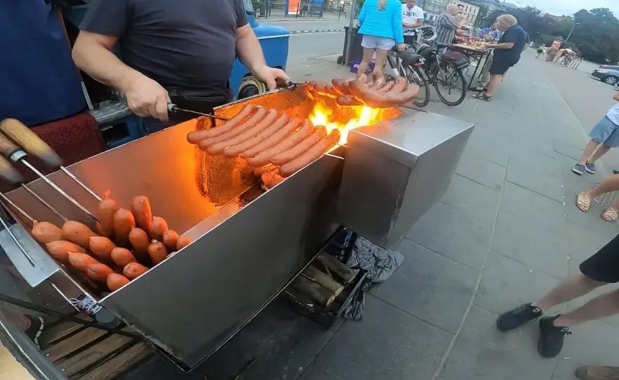Kiełbasa z Nyski w Krakowie - historia, miejsca i smak, którego nie zapomnisz