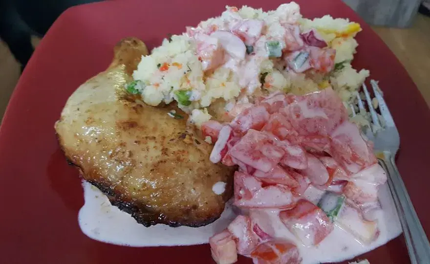 Ile kalorii ma pieczone udko z kurczaka? Zaskakujące różnice w kaloriach