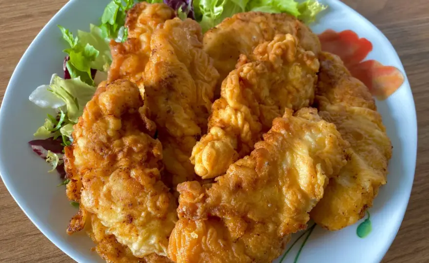Chrupiące polędwiczki z kurczaka jak z KFC. Sekretny przepis, który zachwyci każdego