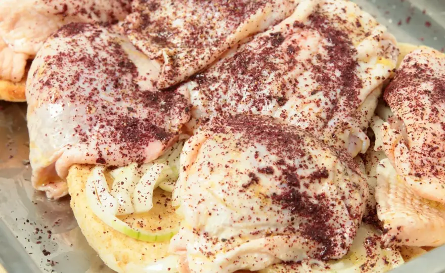 Sumak - zdrowie i smak w kuchni - jak używać tej przyprawy?