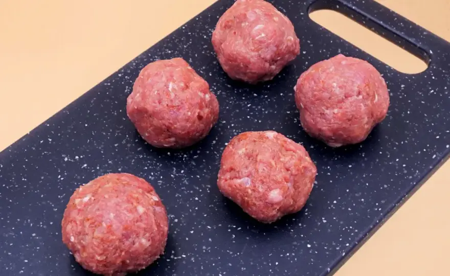 Pulpety drobiowe kcal – ile kalorii mają i jak je przygotować zdrowo?