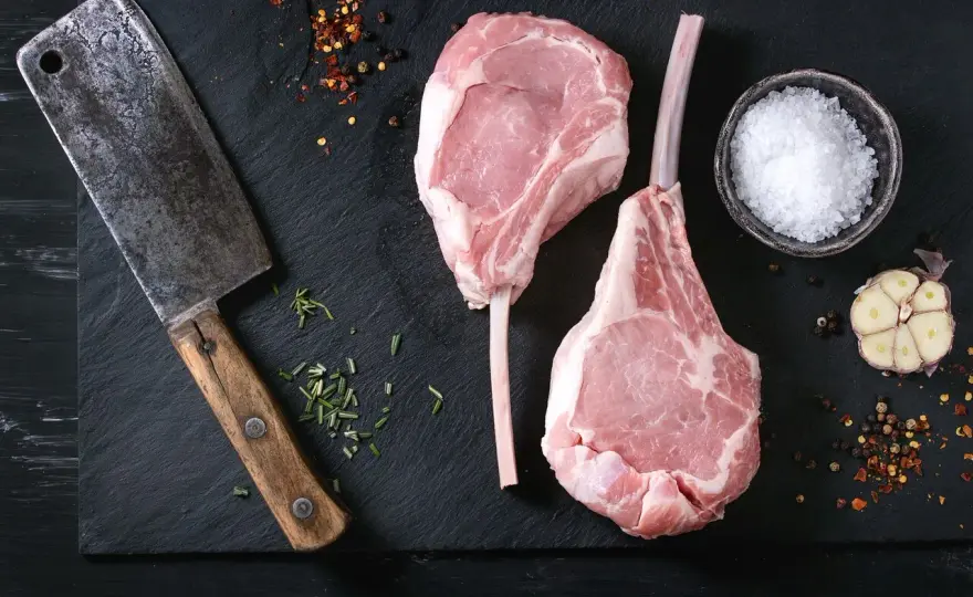 Czym doprawić cielęcinę, aby zachwyciła smakiem i aromatem?