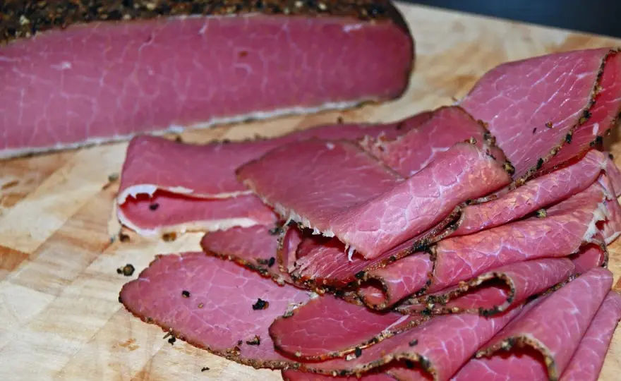 Pastrami z mostka wołowego w domu - pełny poradnik krok po kroku