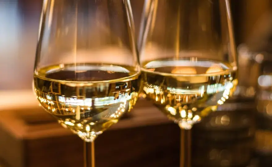 Jakie wino do cielęciny? Odkryj idealne parowanie dla potraw