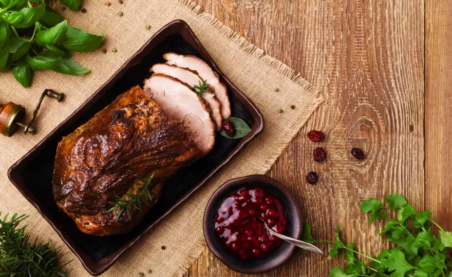 Jakie przyprawy do karkówki pieczonej w rękawie, aby zachwycić smakiem?