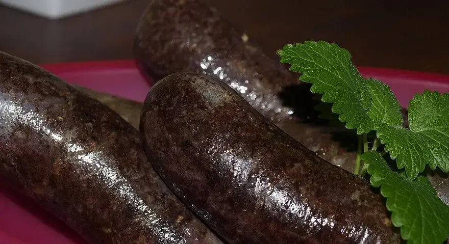 Jak szybko rozmrozić kaszankę - skuteczne metody bez czekania