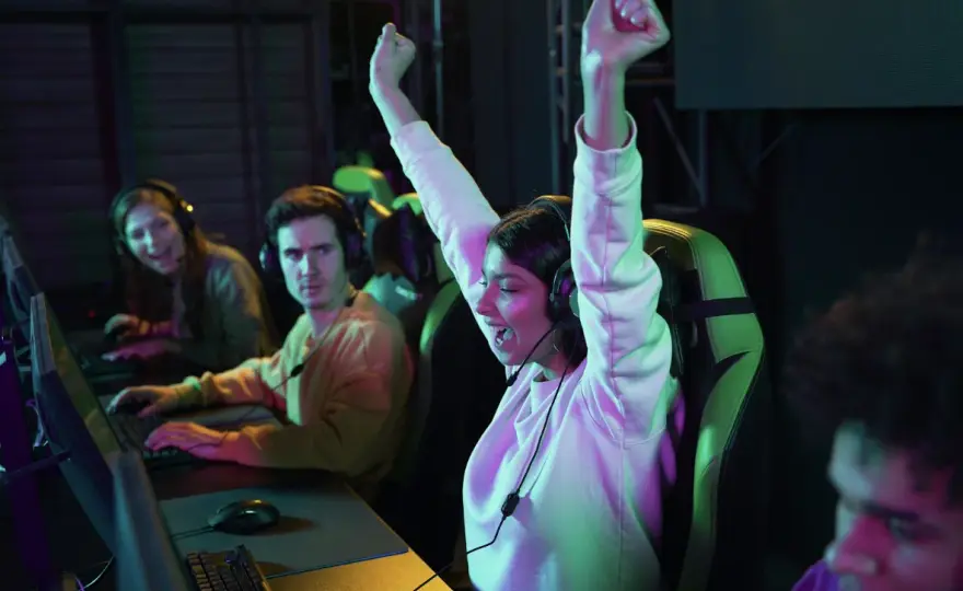 Dlaczego e-sport stał się jedną z najszybciej rosnących gałęzi cyfrowej rozrywki