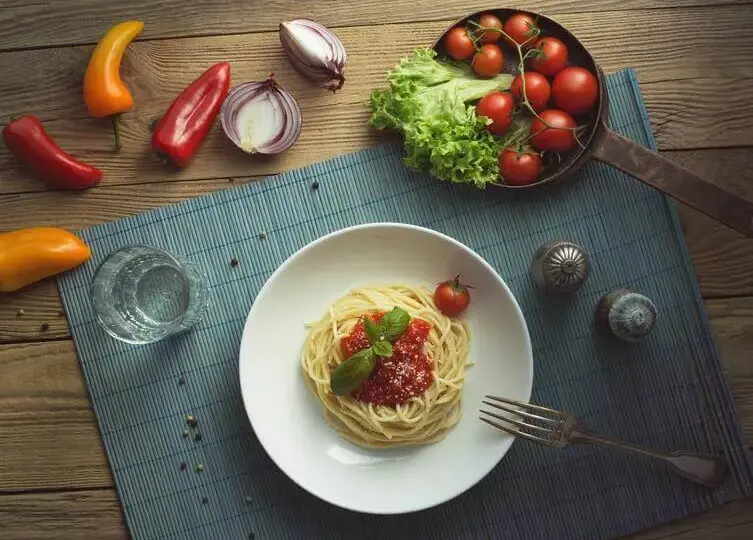 Jakie przyprawy do spaghetti, aby nadać mu wyjątkowy smak?