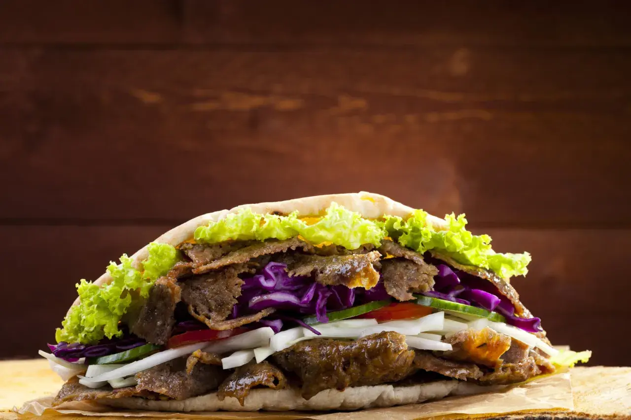 Czy baranina w kebabie to prawdziwe mięso? Co kryje się w składzie?