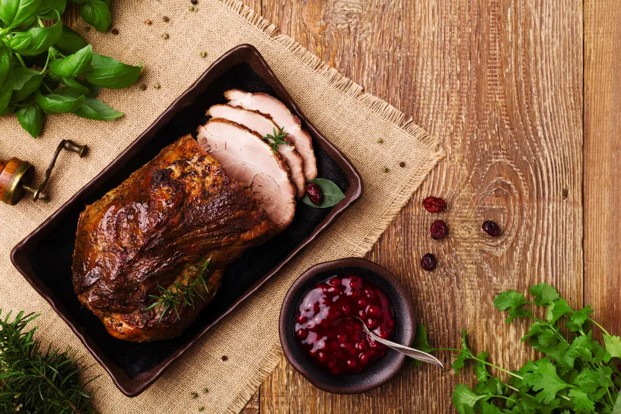 Jakie przyprawy do karkówki pieczonej w rękawie, aby zachwycić smakiem?