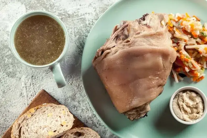 Zdjęcie Jakie przyprawy do golonki gotowanej? Odkryj najlepsze smaki!