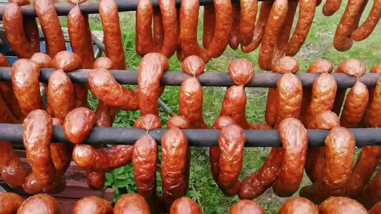 Zdjęcie Jakie przyprawy do kiełbasy, aby uzyskać wyjątkowy smak i aromat?
