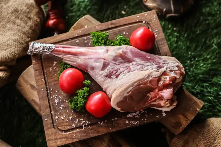 Zdjęcie Jak przyprawić jagnięcinę do pieczenia, aby zachwycić smakiem
